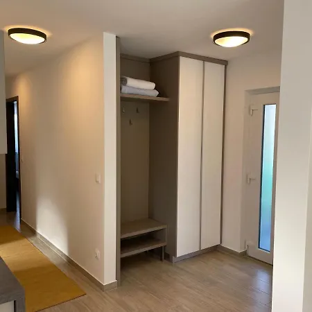 Royalhill Apartmán *